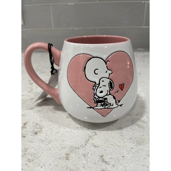 SNOOPY HUG CHARLIE BROWN Valentines Round 18oz Mug Heart In Bottom 2023 Gift Tag - Picture 4 of 6